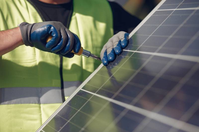 L’assurance RC décennale des installateurs de panneaux photovoltaïques à Lyon, à Paris et en France